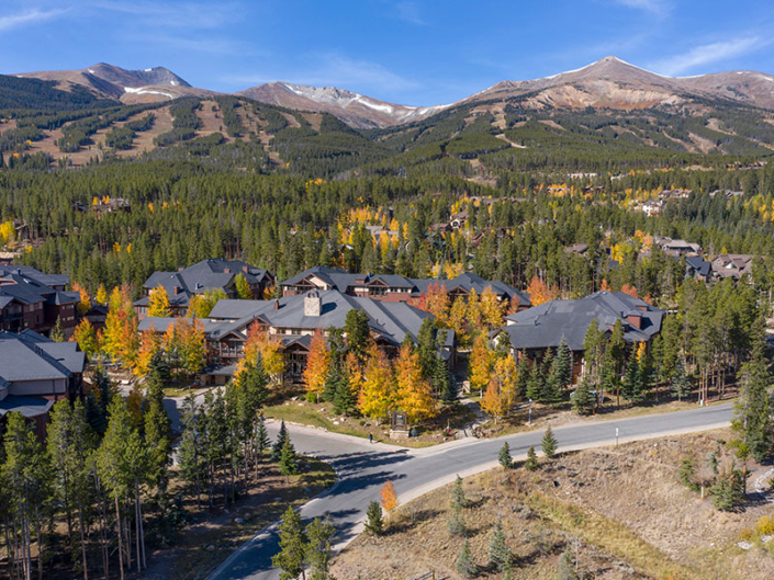 Breckenridge Hotel Lodging Grand Timber Lodge Ski Resort   Gallery Gtl Views 4 705x529 