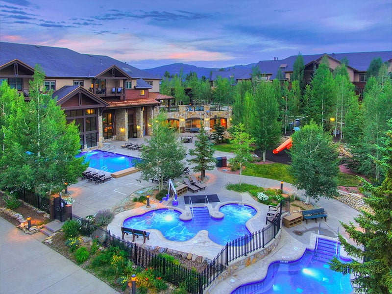 Breckenridge Hotel Resort Features Grand Timber Lodge