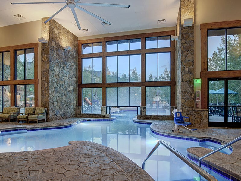 Breckenridge Hotel Resort Features Grand Timber Lodge